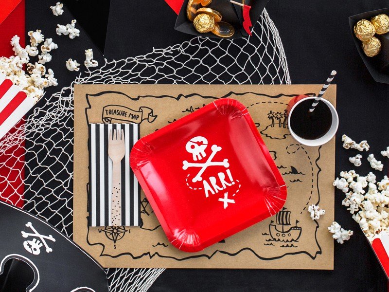 4: Rød pirat paptallerkner med hvid design